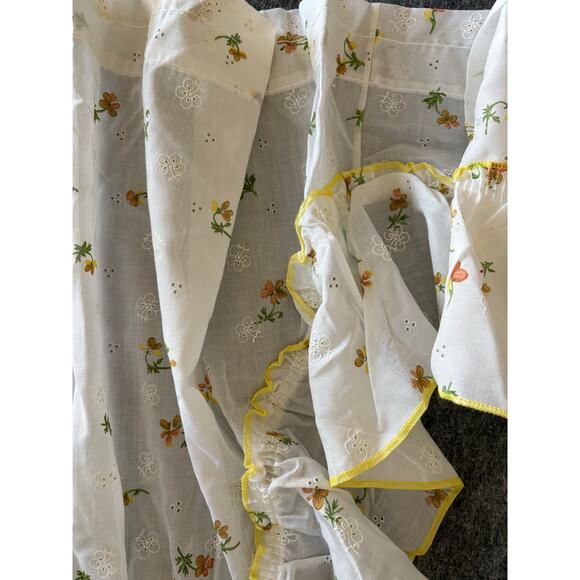 Vintage Curtain Valance Set Yellow White Floral Eyelet USA Fabric Retro 70s - Picture 3 of 7